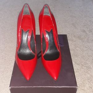 Red patent leather pumps 👠